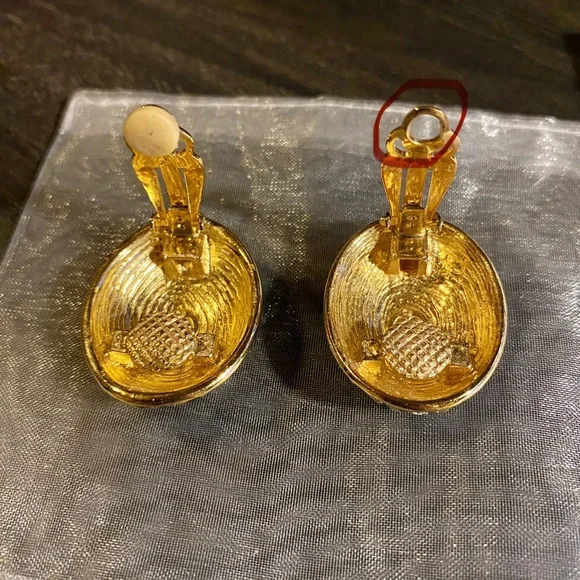 St. John 1990s Black & Rhinestone Modern Classic Oval Statement Clip-in Earrings - Picture 3 of 8